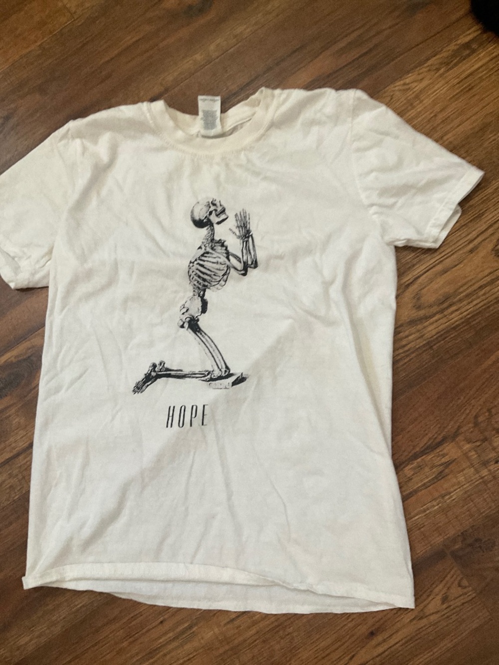 PRAYING SKELETON HOPE T SHIRT S